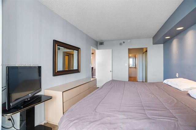 20515 E Country Club Drive 849, Aventura, FL 33180