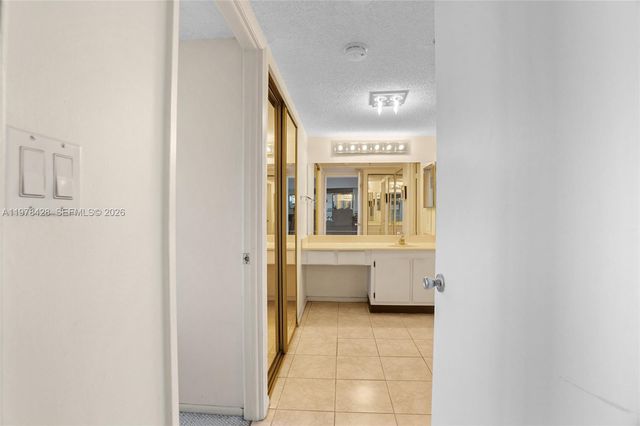 20515 E Country Club Drive 849, Aventura, FL 33180