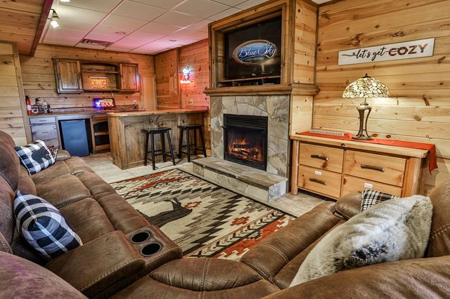 175 Cochise Road, Blue Ridge, GA 30513