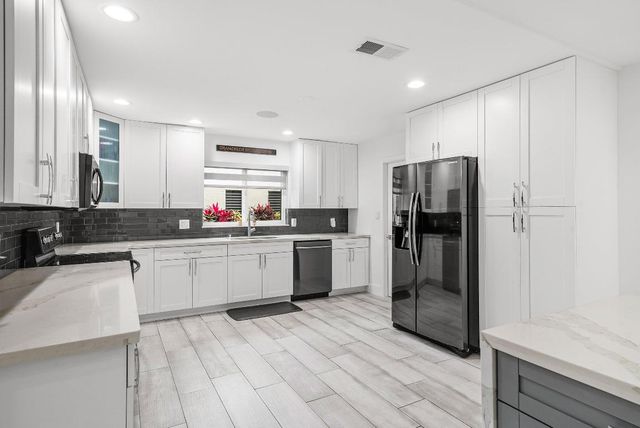 21680 Tall Palm Circle 12-B, Boca Raton, FL 33433