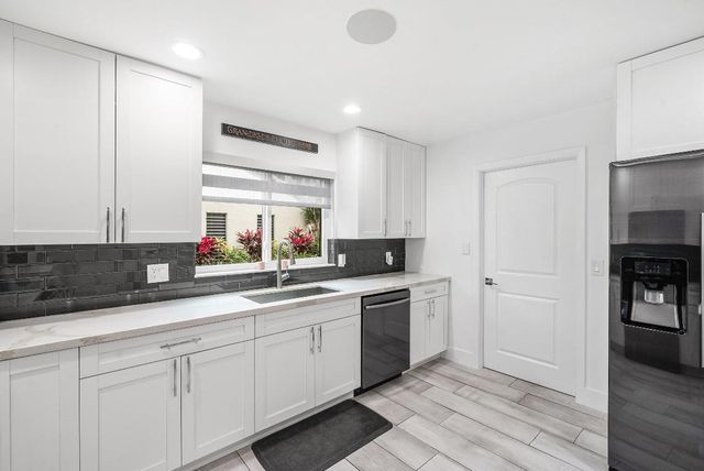 21680 Tall Palm Circle 12-B, Boca Raton, FL 33433