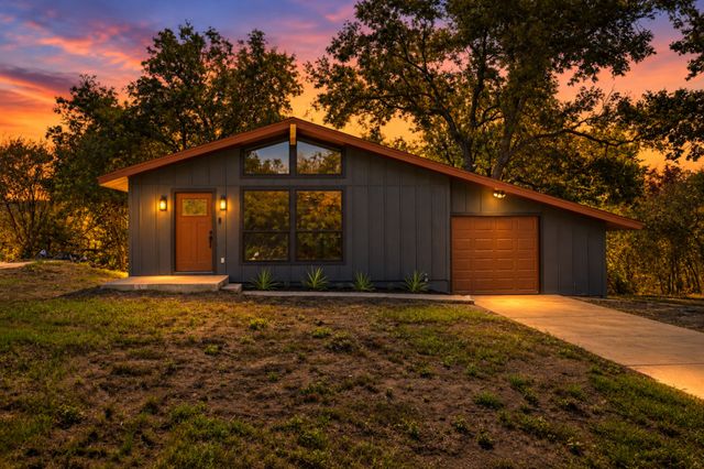 8095 County Road 3415, Lone Oak, TX 75453