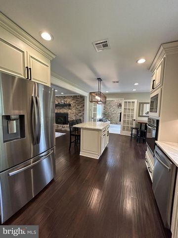 902 N ISLAND RD, Columbus, NJ 08022