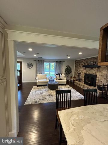 902 N ISLAND RD, Columbus, NJ 08022