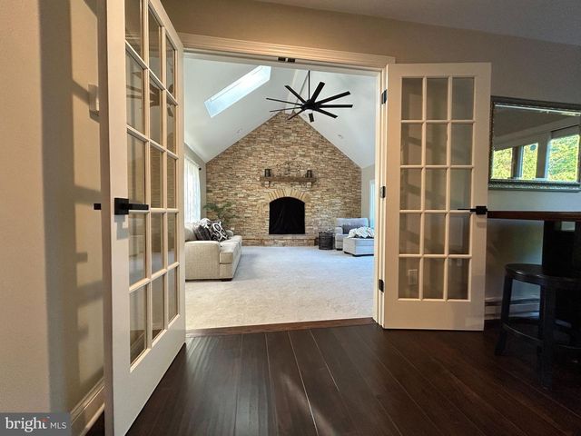 902 N ISLAND RD, Columbus, NJ 08022