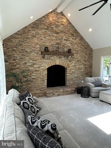 902 N ISLAND RD, Columbus, NJ 08022