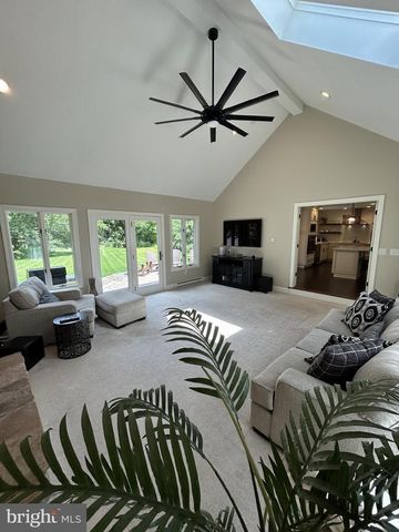 902 N ISLAND RD, Columbus, NJ 08022