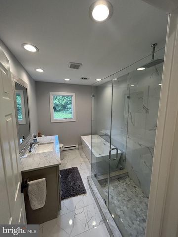 902 N ISLAND RD, Columbus, NJ 08022