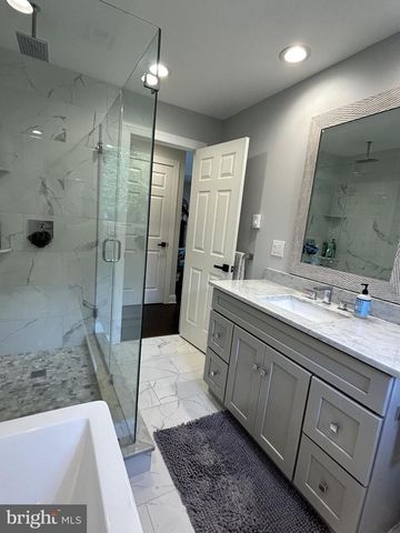 902 N ISLAND RD, Columbus, NJ 08022