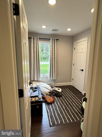 902 N ISLAND RD, Columbus, NJ 08022