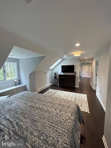 902 N ISLAND RD, Columbus, NJ 08022