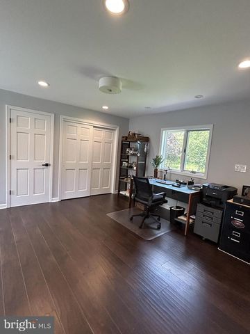 902 N ISLAND RD, Columbus, NJ 08022