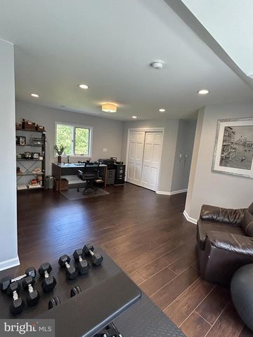 902 N ISLAND RD, Columbus, NJ 08022