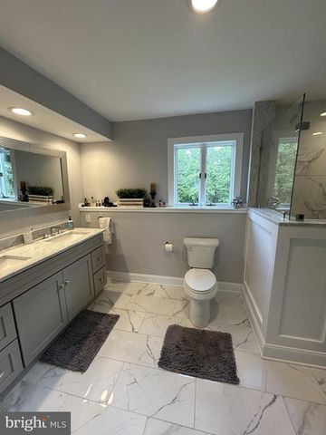 902 N ISLAND RD, Columbus, NJ 08022