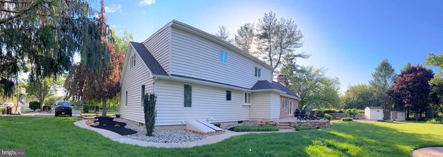 902 N ISLAND RD, Columbus, NJ 08022