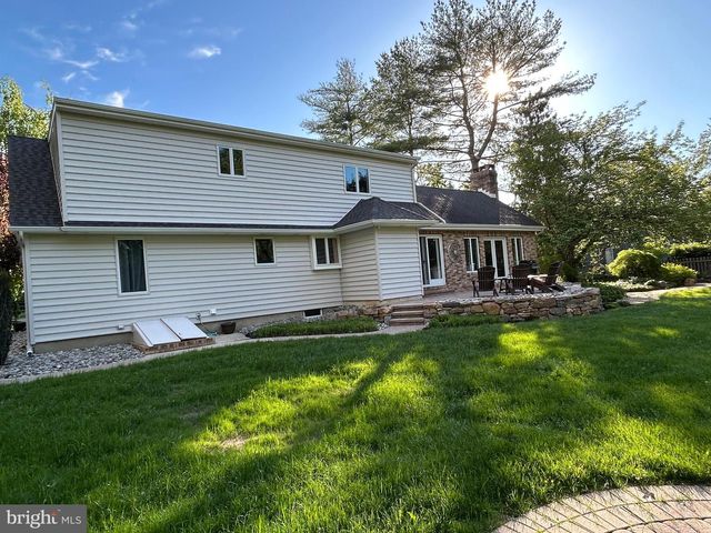 902 N ISLAND RD, Columbus, NJ 08022