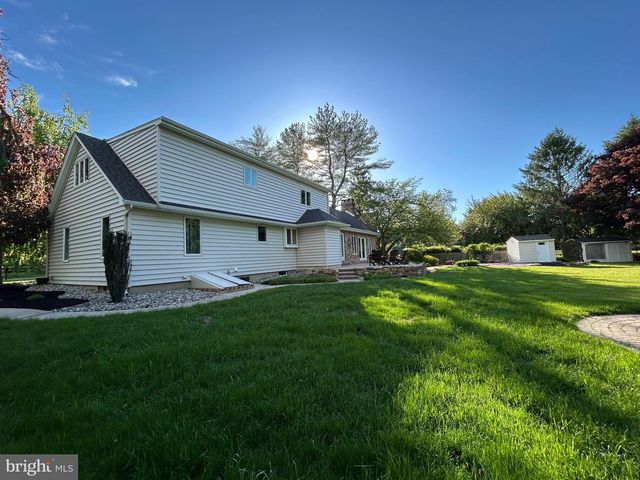 902 N ISLAND RD, Columbus, NJ 08022