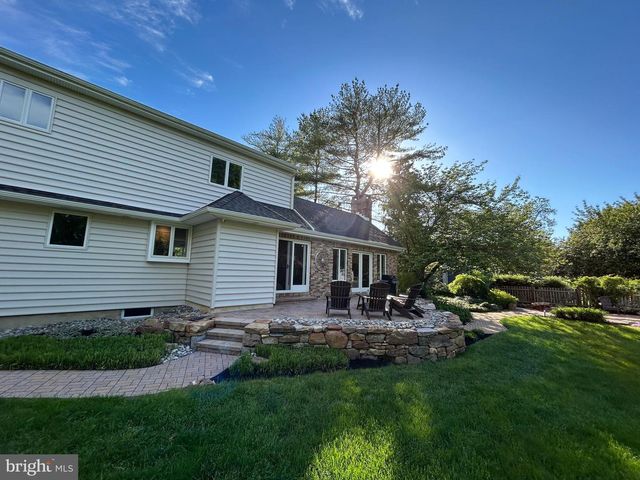 902 N ISLAND RD, Columbus, NJ 08022