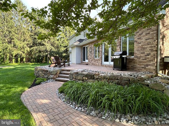 902 N ISLAND RD, Columbus, NJ 08022