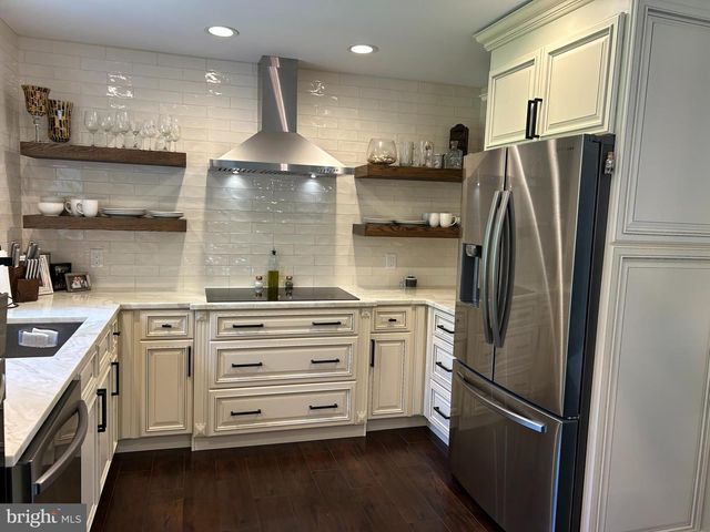 902 N ISLAND RD, Columbus, NJ 08022