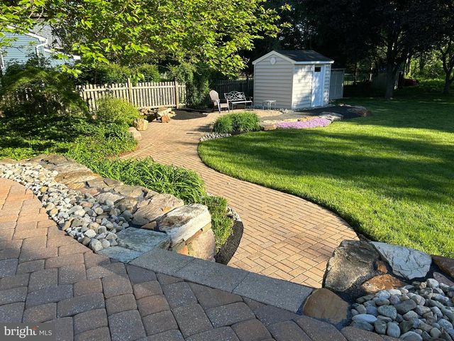 902 N ISLAND RD, Columbus, NJ 08022
