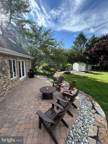 902 N ISLAND RD, Columbus, NJ 08022