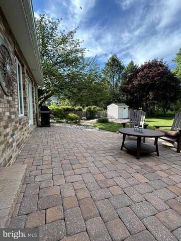 902 N ISLAND RD, Columbus, NJ 08022
