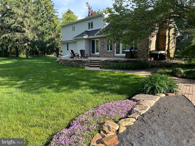 902 N ISLAND RD, Columbus, NJ 08022