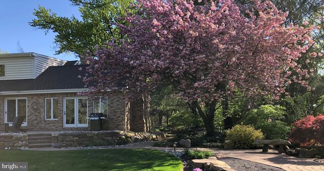 902 N ISLAND RD, Columbus, NJ 08022