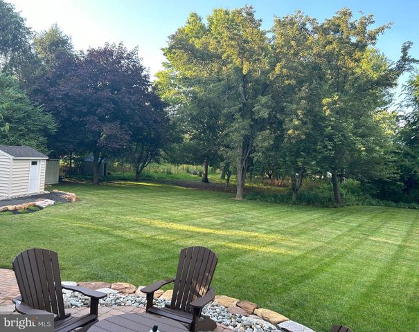 902 N ISLAND RD, Columbus, NJ 08022