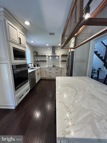 902 N ISLAND RD, Columbus, NJ 08022