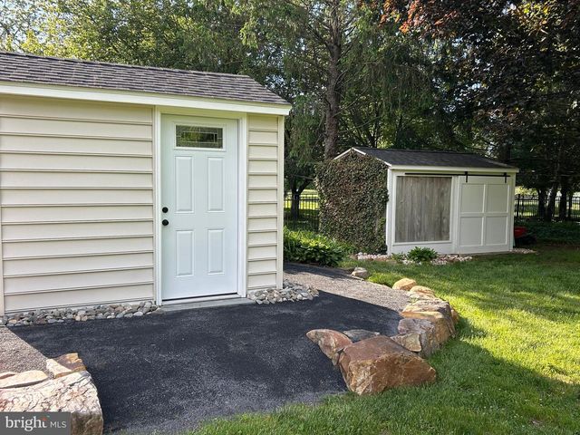 902 N ISLAND RD, Columbus, NJ 08022
