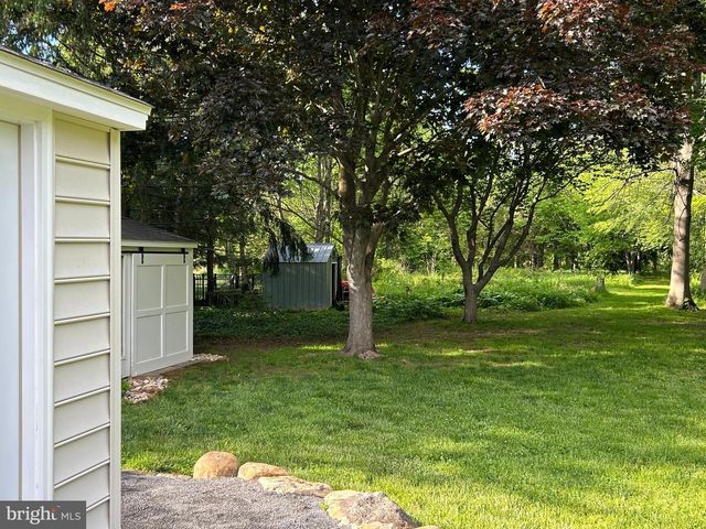 902 N ISLAND RD, Columbus, NJ 08022