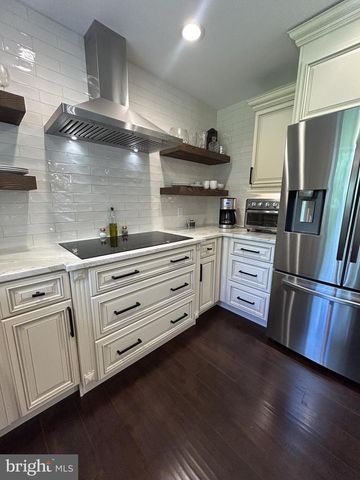 902 N ISLAND RD, Columbus, NJ 08022