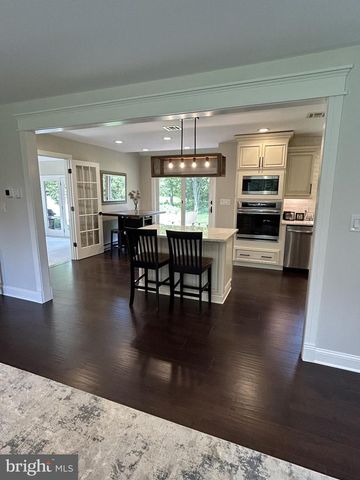 902 N ISLAND RD, Columbus, NJ 08022