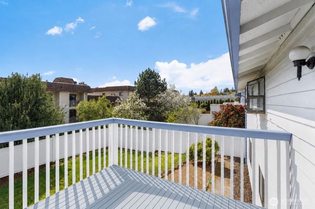 151 NE 115th St, Seattle, WA 98125