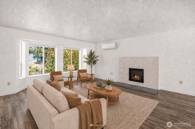 151 NE 115th St, Seattle, WA 98125