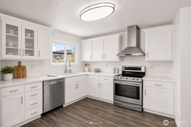 151 NE 115th St, Seattle, WA 98125