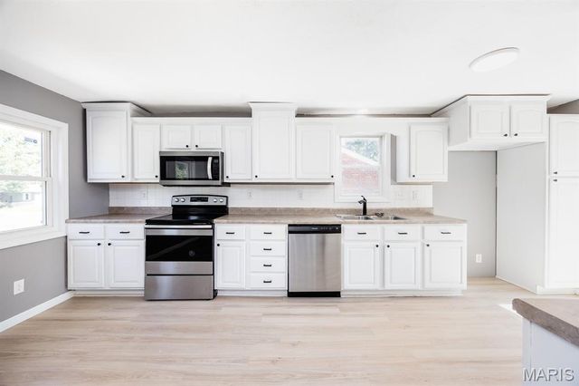 749 E Woodland Drive, East Alton, IL 62024