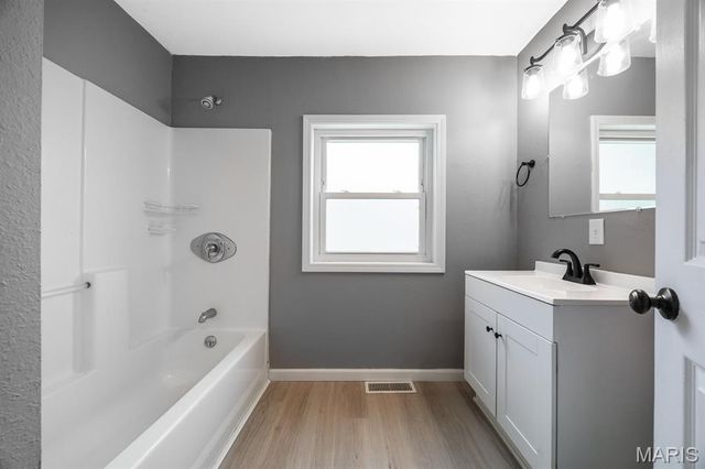 749 E Woodland Drive, East Alton, IL 62024