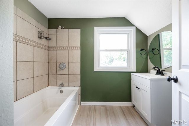 749 E Woodland Drive, East Alton, IL 62024