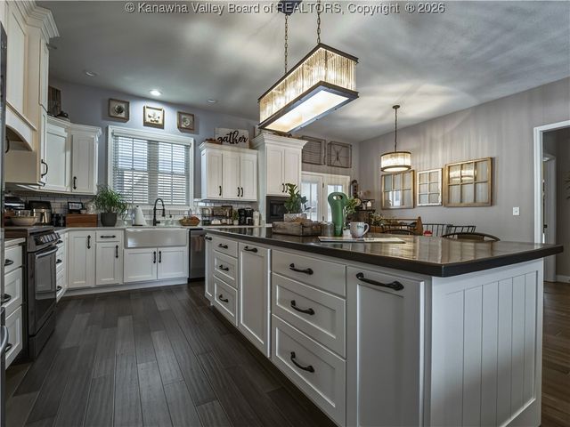 96 Mercy Way, Hurricane, WV 25526