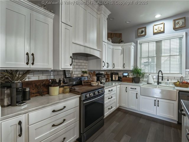 96 Mercy Way, Hurricane, WV 25526