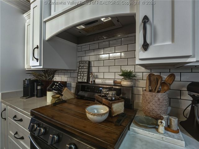 96 Mercy Way, Hurricane, WV 25526