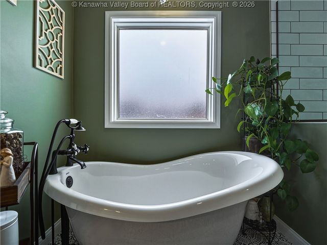 96 Mercy Way, Hurricane, WV 25526