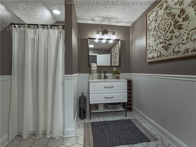 96 Mercy Way, Hurricane, WV 25526