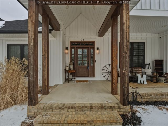 96 Mercy Way, Hurricane, WV 25526