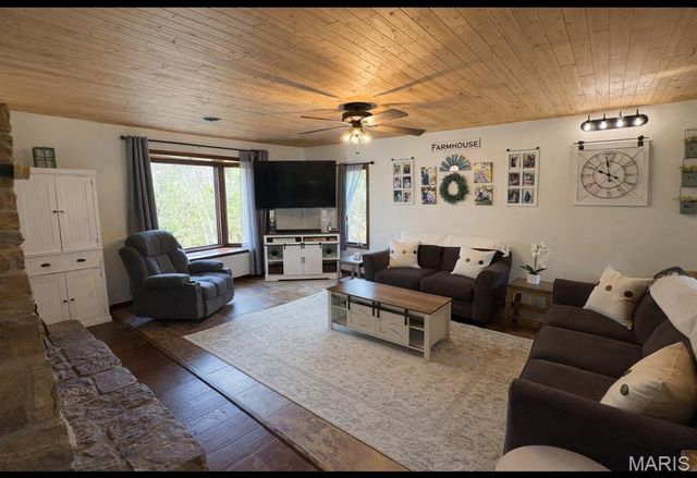 5111 Highway Z, Houston, MO 65483