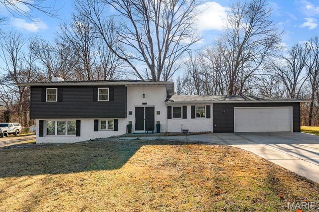 123 E School Street, Fairview Heights, IL 62208