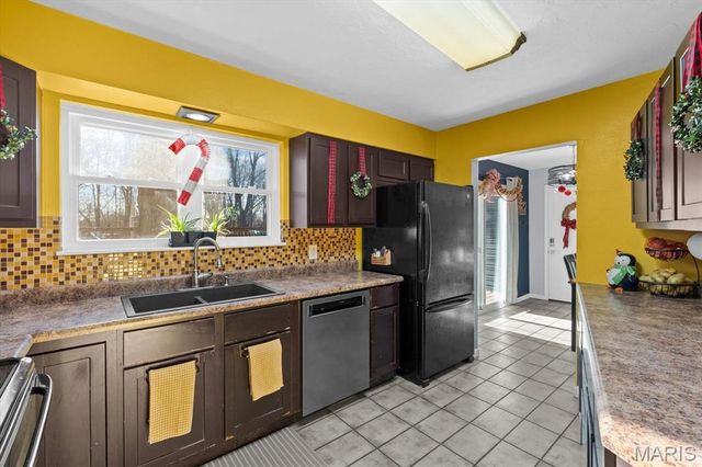 123 E School Street, Fairview Heights, IL 62208